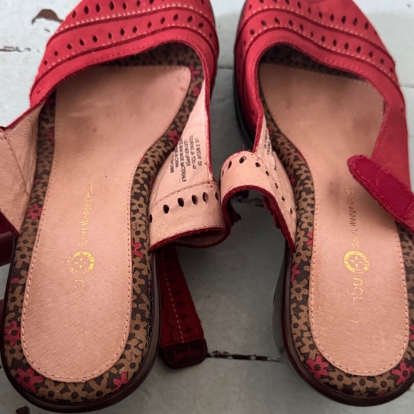 Jambu Size US 8 Sports Design Touring Wedge Red Nubuck w/ Flower Trim Heel 2.5” - Picture 4 of 15